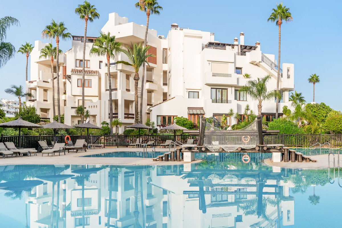 Nueva Milla de Oro, Estepona